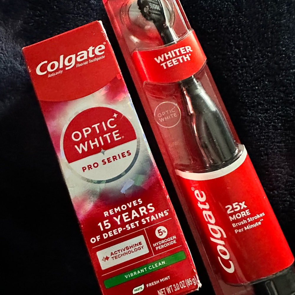 Colgate Optic White Pro Series Electric Toothbrush - Red